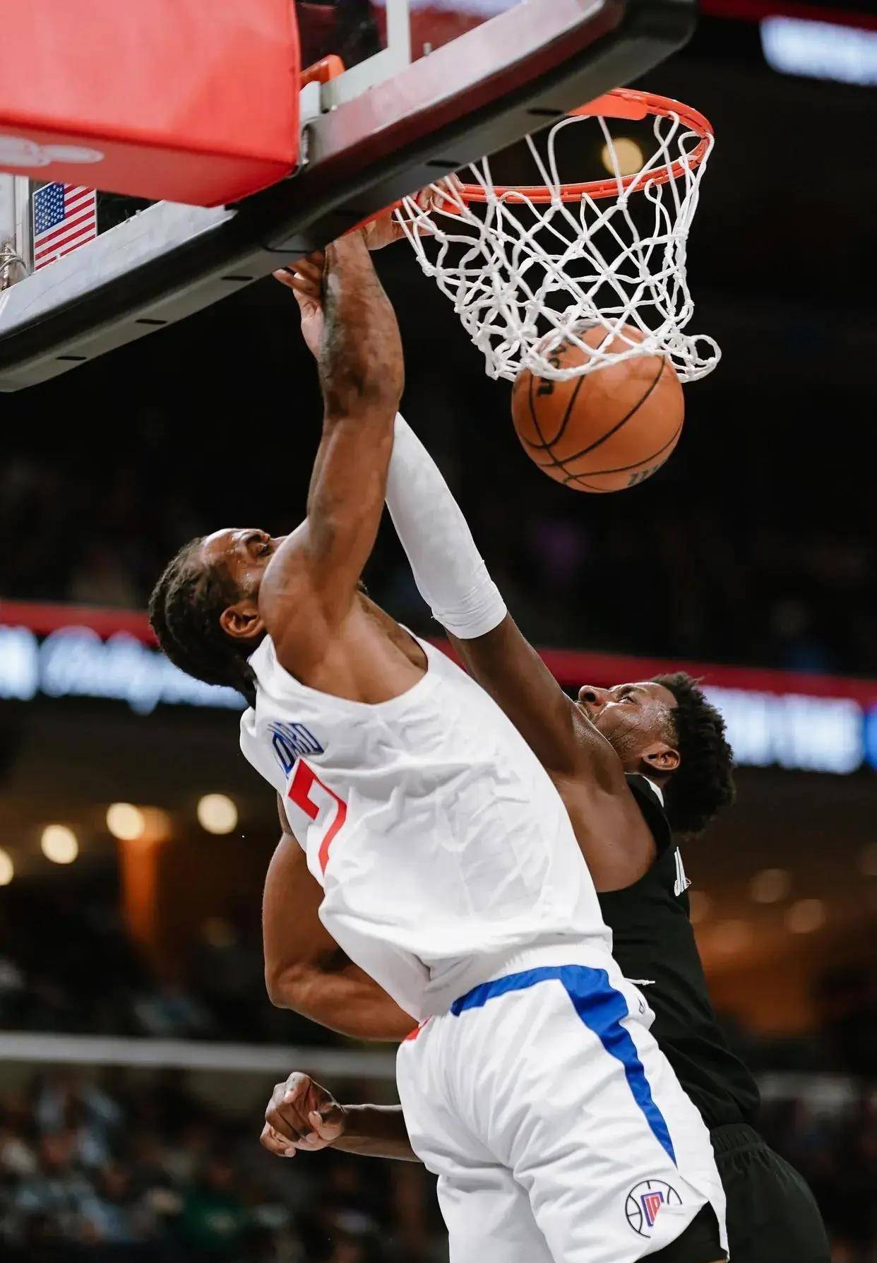 快船险胜灰熊:哈登致命三分定乾坤,小卡攻防一体定基调_比赛_防守_1