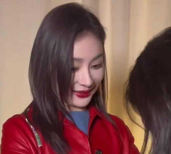 一场时装周,把37岁袁姗姗的尴尬展现得淋漓尽致_网友_鼻子_作品