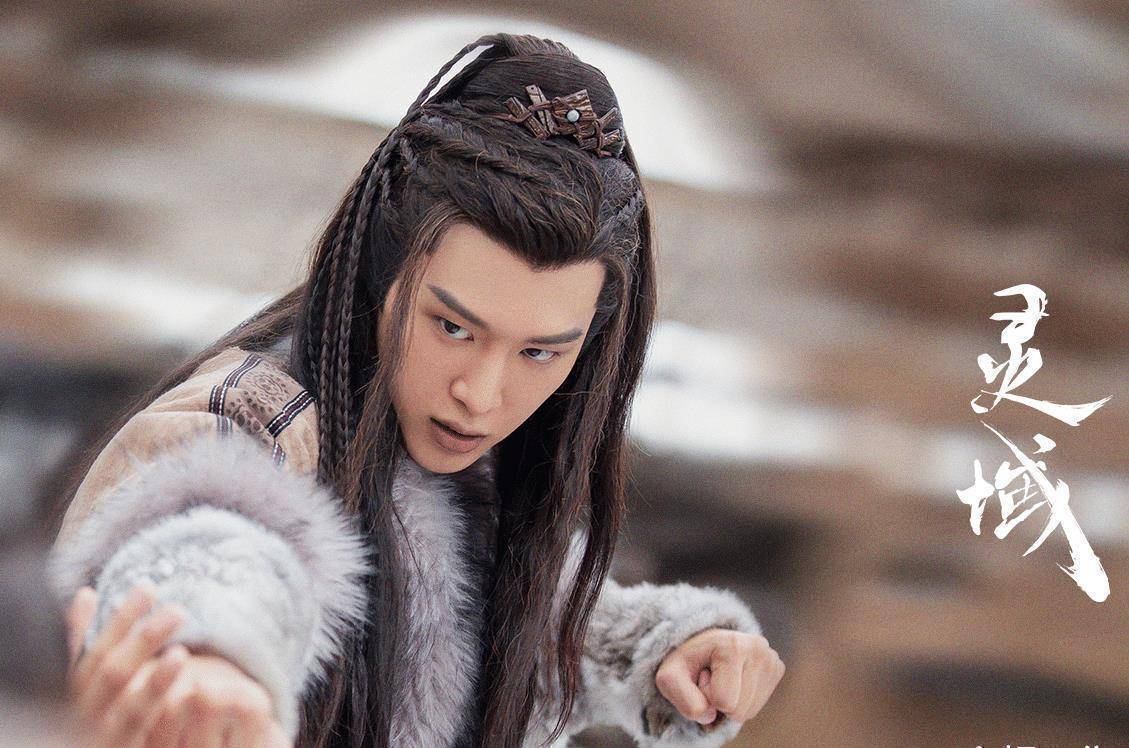 范丞丞亲自官宣新剧定档,看清合作女演员后,是爆款剧没错了!