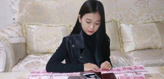 小学没毕业的董事长张曼如,23岁拥78亿身家,人生履历全靠编_女孩_产品