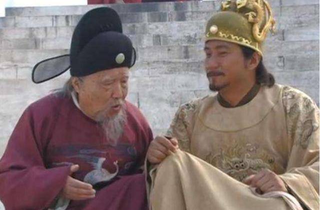 李善长拿出免死金牌,朱元璋冷笑:看看金牌背面写了什么_皇帝_郭子兴