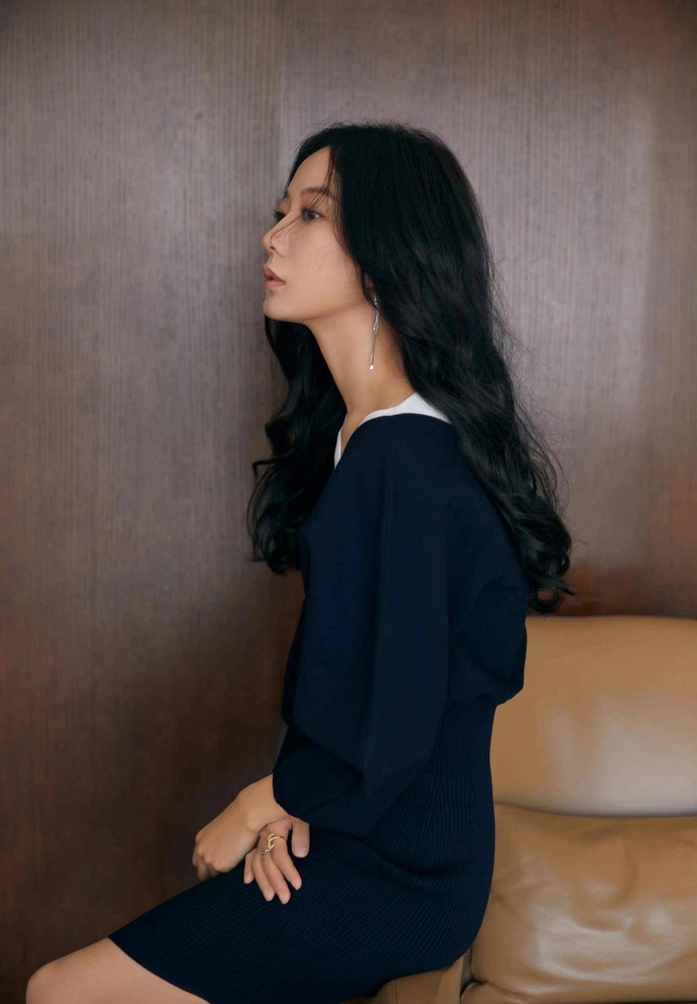 王珞丹裸戏引热议:颜值平平却个性鲜明,娱乐圈炒作还是实力派?