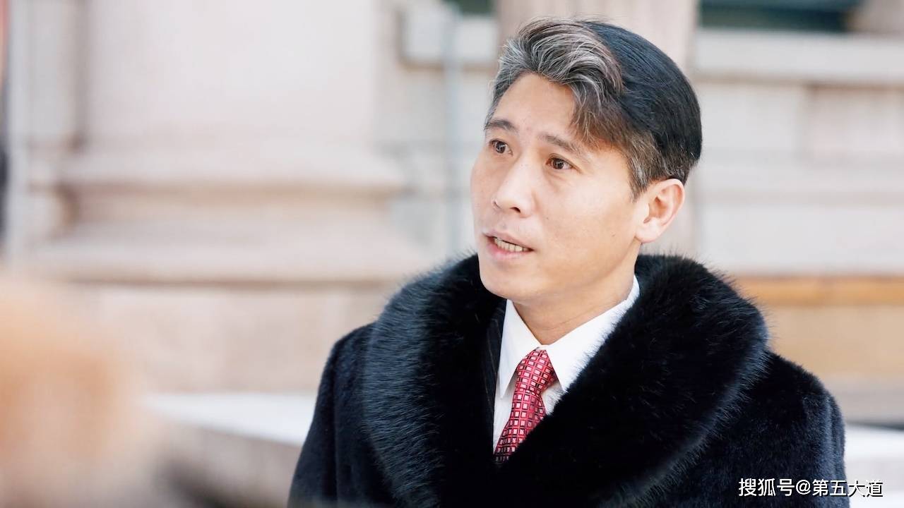 在这期间,贾金龙的几个手下还陪着,个个都是纹身.