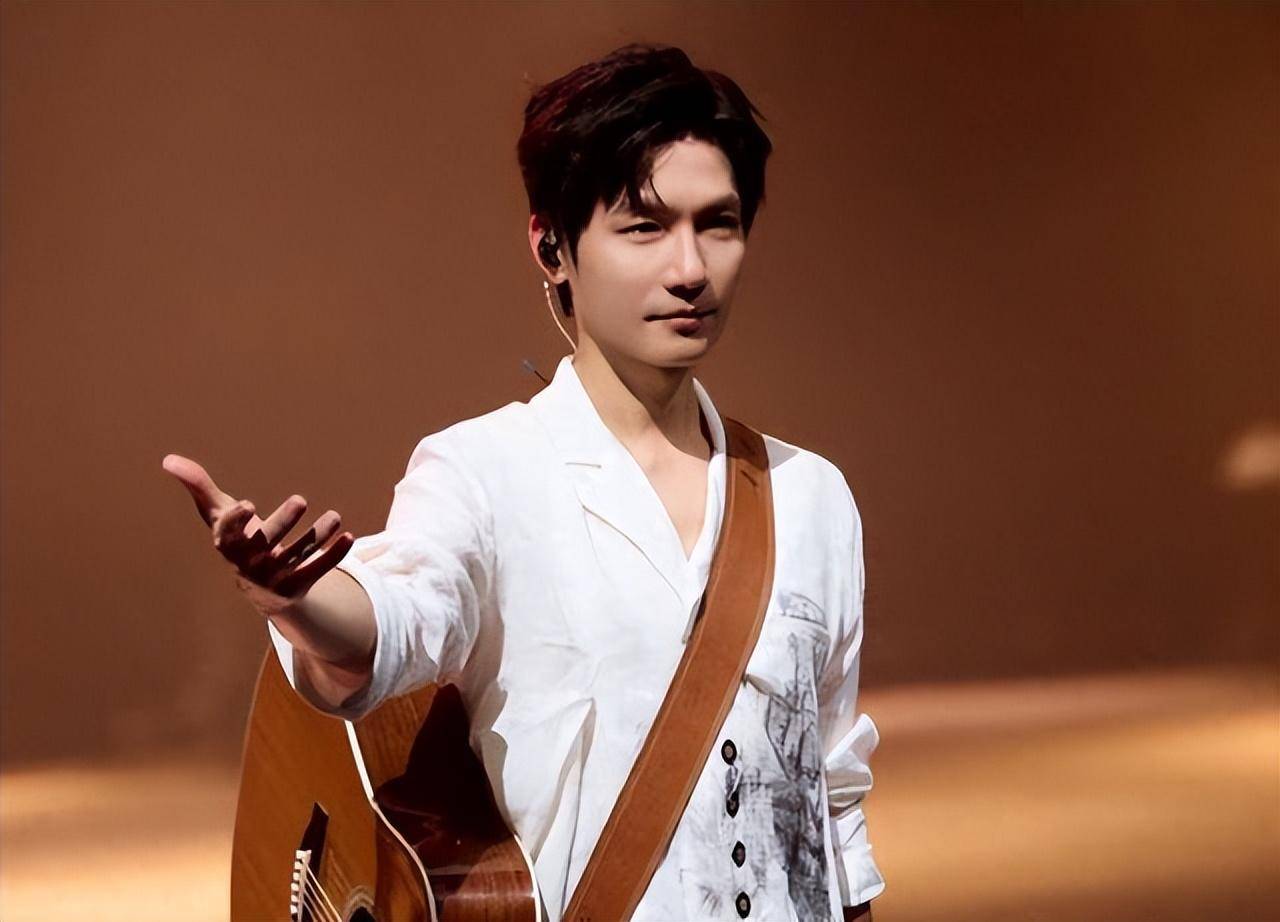 因"黑色23分钟"被封杀十几年,索赔227亿,陈楚生终走到了今天_公司_舞