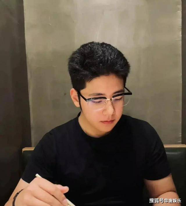 郭涛儿子石头17岁生日照流出,网友直呼好帅呀!_评价_手机店_爸爸