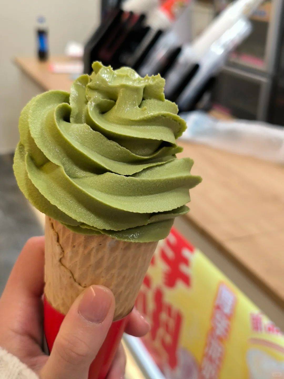 蜜雪冰城抹茶甜筒品鉴:香甜中藏着小小遗憾_形象_消费者_口感