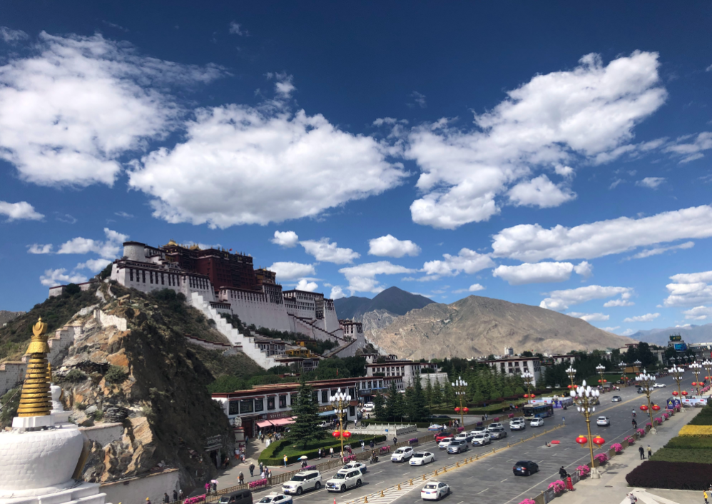 day2 :布达拉宫-大昭寺-八角街游览参观建于吐蕃王朝时期的最早的佛堂