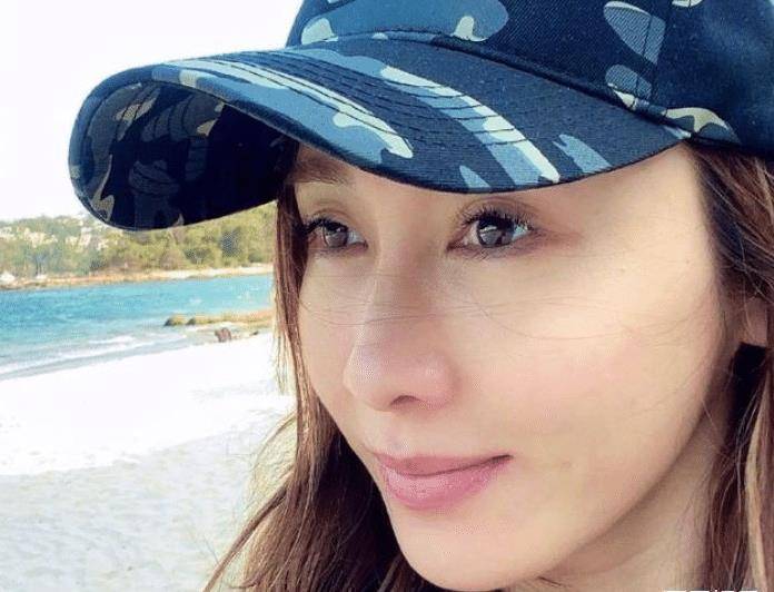 黎姿素颜近照曝光,五官精致无可挑剔,皮肤状态很好_气质_女神_衣服