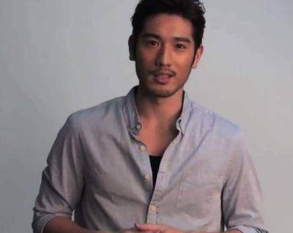 高以翔墓园临近竣工,女友深夜晒撸猫照,面容憔悴令人心疼!