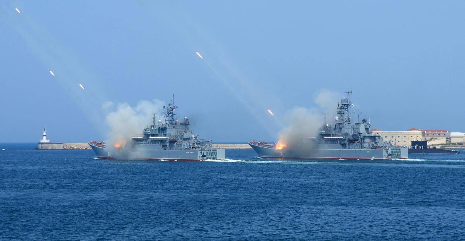 值得一提的是,dp3动力定位系统不仅能搭载在搜救船上,还能用在军舰上