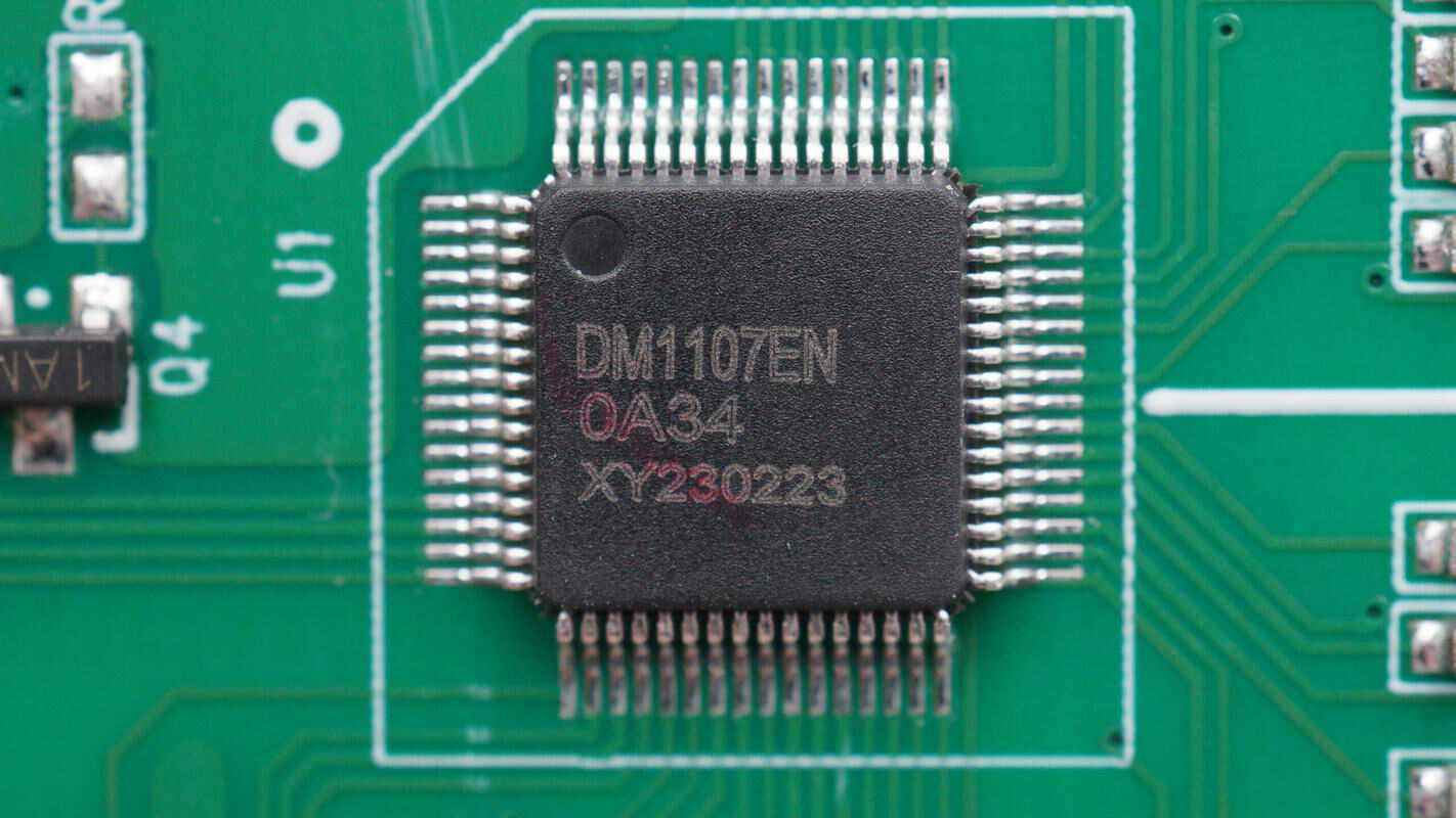 智能化屏幕,日常检修方便,优利德彩屏智能万用表拆解_充电_机身_芯片