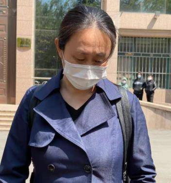 命运像碾压机,不断逼迫着江秋莲,靠着网友的捐助和