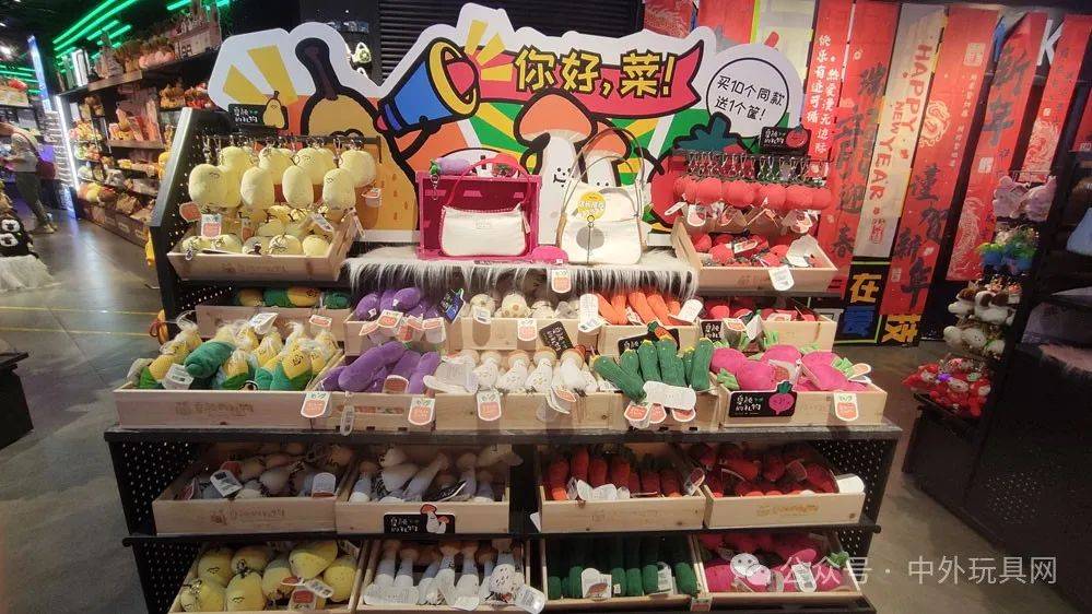 记者实地探访商圈玩具店,窥见潮流玩具新动态……_产品_二次元_销售