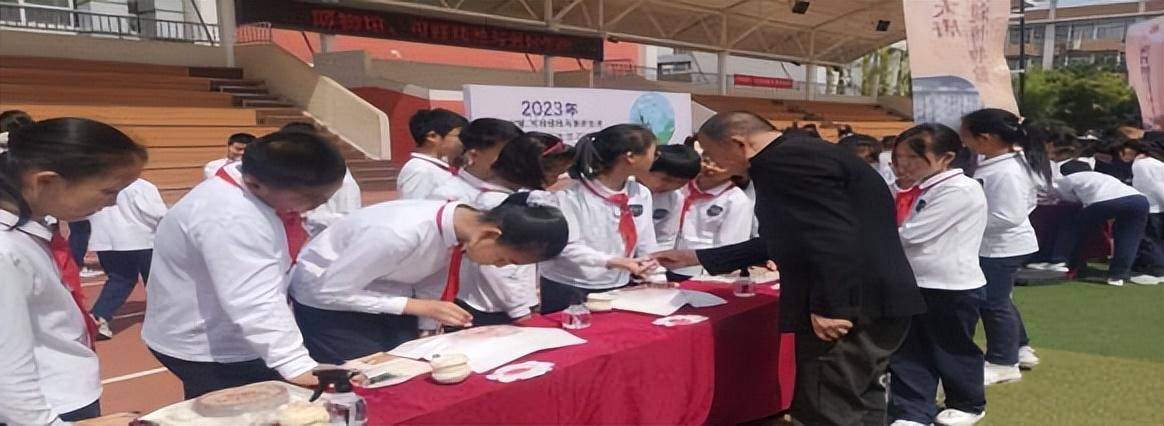 部和志愿者共同组成的文化宣讲小组,先后走进长安区杨庄街道石翔村