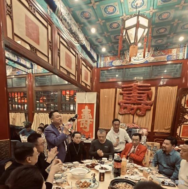 侯耀华补办78岁寿宴,亲自回应"三宗罪",何沄伟缺