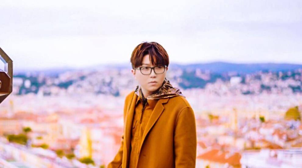 毛不易对生活看法很清醒,在朋友面前很活跃,展露了一些在镜头里_时候