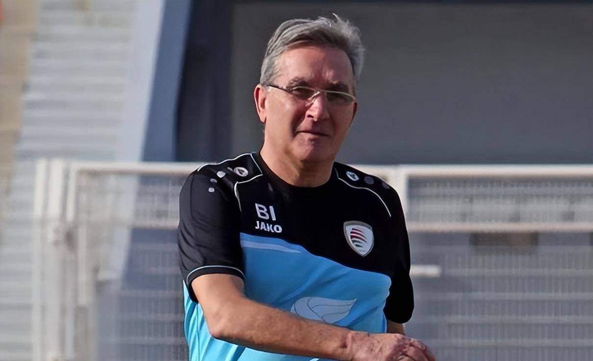 我们男足主帅终于官宣 我们足球走上了正常道路给你们加油啊_伊万科