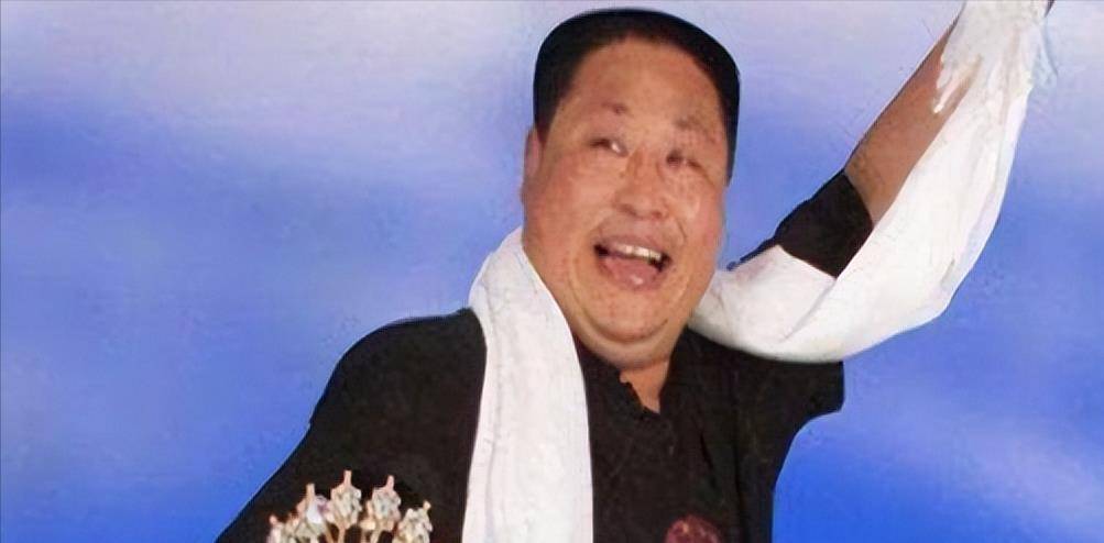 2007年,45岁的李正春因病去世,赵本山为他守灵一夜,料理后事_时候