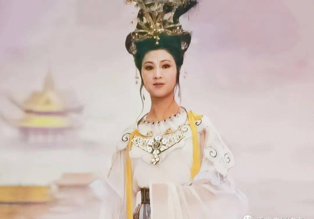 她由天津的舞蹈演员马盛君饰演,马在影视中经常饰演古装人物,这个造型