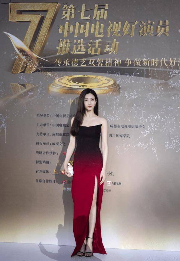江疏影的"丝袜腿"火了,明明什么都没穿,却像穿了一样光滑_look_时尚