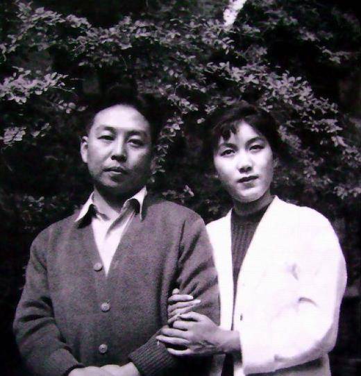 她是共和国第一美女,却受断腿之辱,今天是个沉痛的