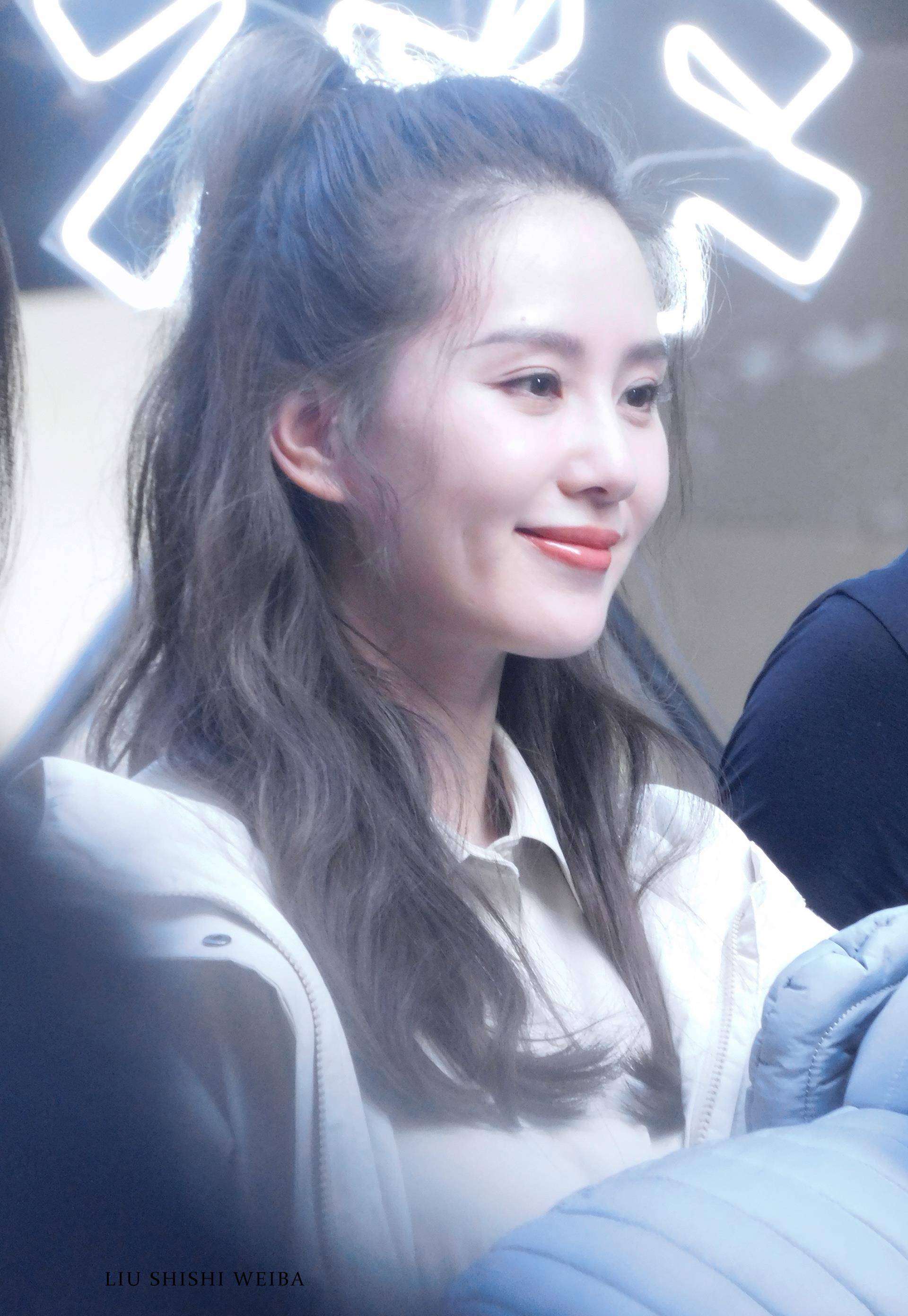 "人淡如菊"刘诗诗:躲了刘亦菲12年,和杨幂因一件事分道扬镳_蔡艺侬