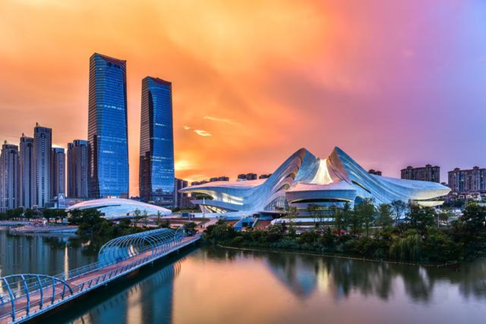 54家,市级智能建造产业基地超30家,拥有产业链上下游骨干企业400余家