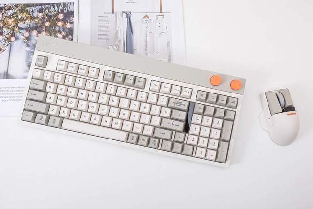 洛斐小方98三模机械键盘体验:复古感设计,手感软弹,久敲不累