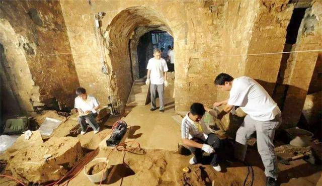 安徽出土三国墓葬,内容颠覆历史,学者:难怪孙权要杀关羽_朱然_刘备