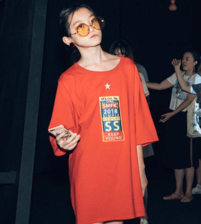 14岁李嫣摆脱"兔唇"记号,完美逆袭成大美女,好身材赶超王菲_形象_因为