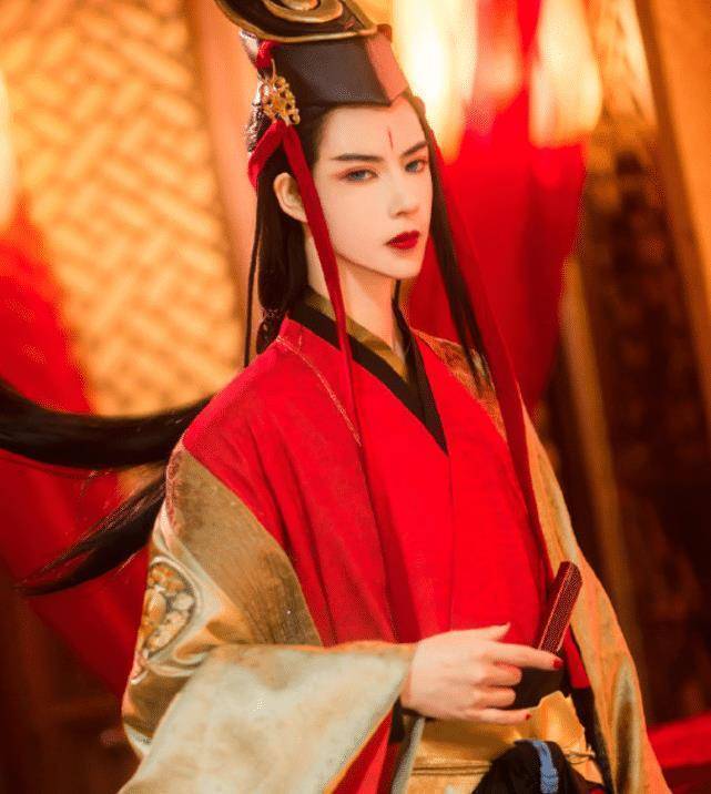 "男装大佬"熊祁向广大网友征婚,择偶标准令人心动,粉丝坐不住了_因为