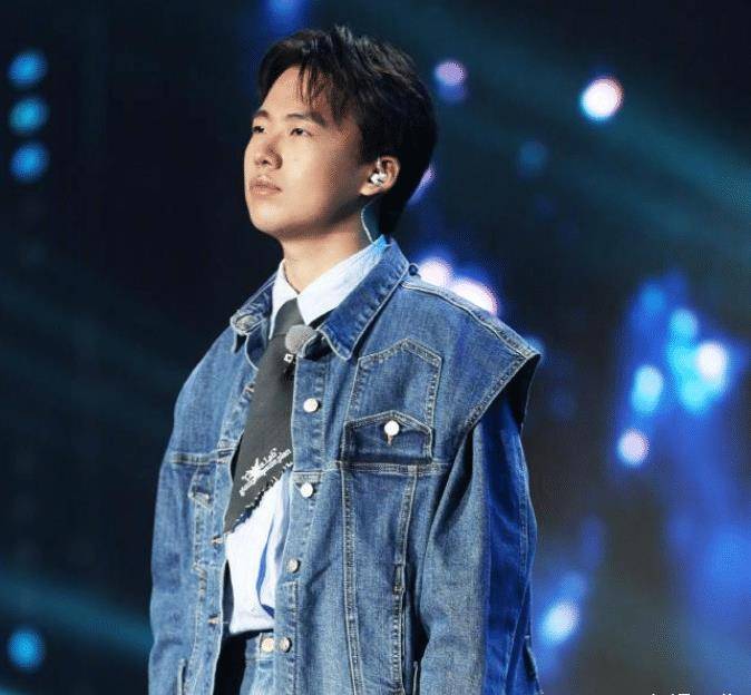 其实郭麒麟他可能有别的工作行程,虽然有撞上了,就因此有邀请王嘉尔