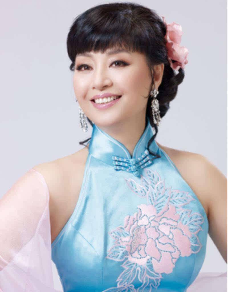 歌唱家殷秀梅:结婚当天就后悔,分手后42岁嫁国外贵族,被宠24年_姜昆