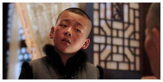 他和第一任妻子崔丹生下了周思羽,但婚姻最终以失败告终.