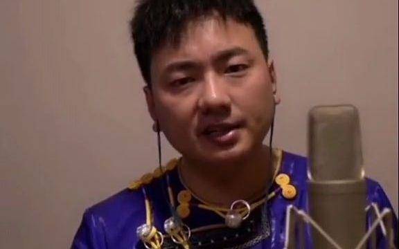 彝族歌手海来阿木,早年丧女,30岁上春晚,演出结束后