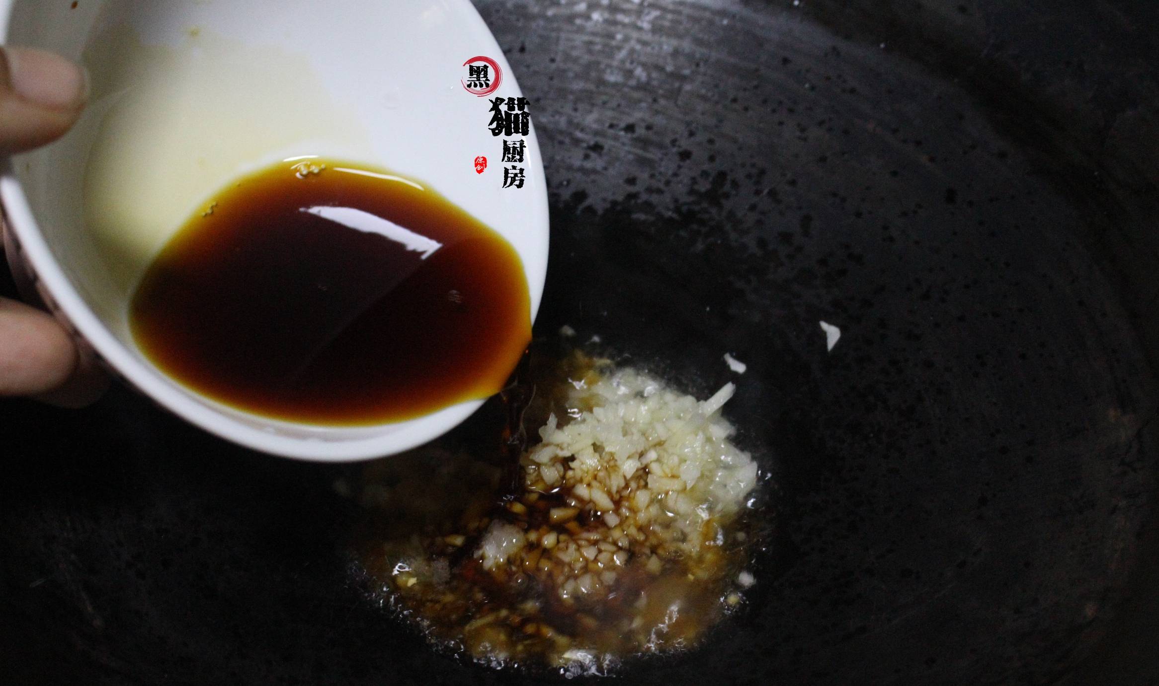 秋葵的这种粘液就是里面的秋葵籽分泌的,它能很好的保护胃肠道,能吸附