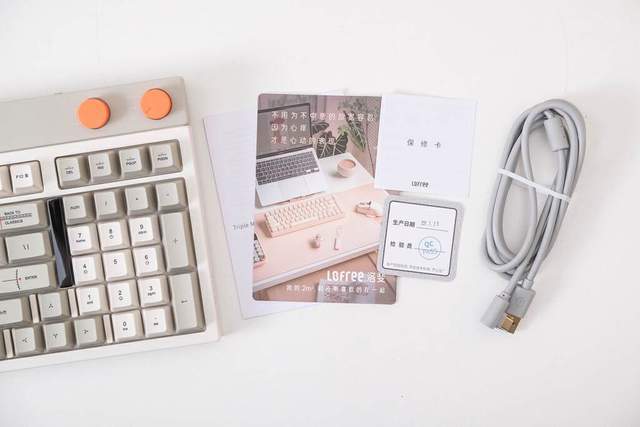 洛斐小方98三模机械键盘体验:复古感设计,手感软弹,久敲不累