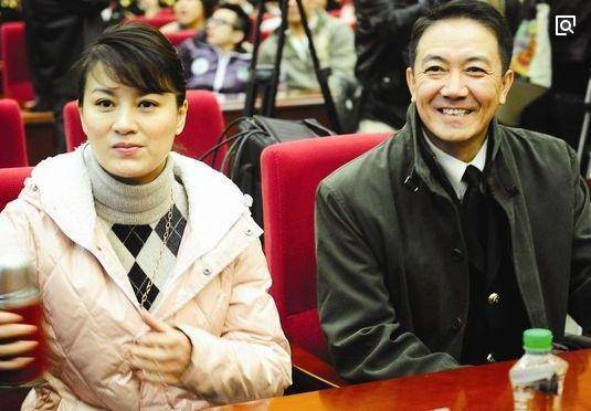 看完李幼斌的妻子,再看何政军的妻子,网友:赵政委真是捡了个宝_范雨