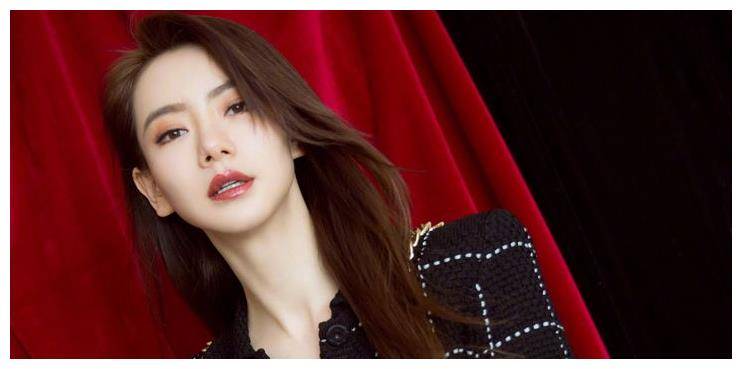 39岁戚薇米兰时装周造型翻车,断崖式衰老,生图被45岁刘涛秒杀_皮相_王