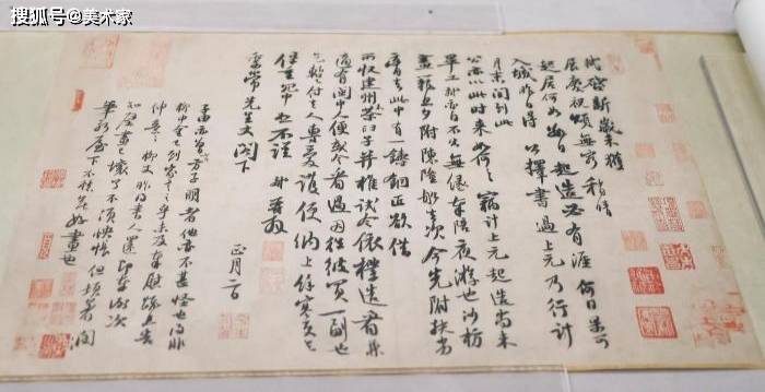 图为展出的苏轼真迹《新岁展庆帖》两度任职杭州的苏轼,修缮六井,疏浚