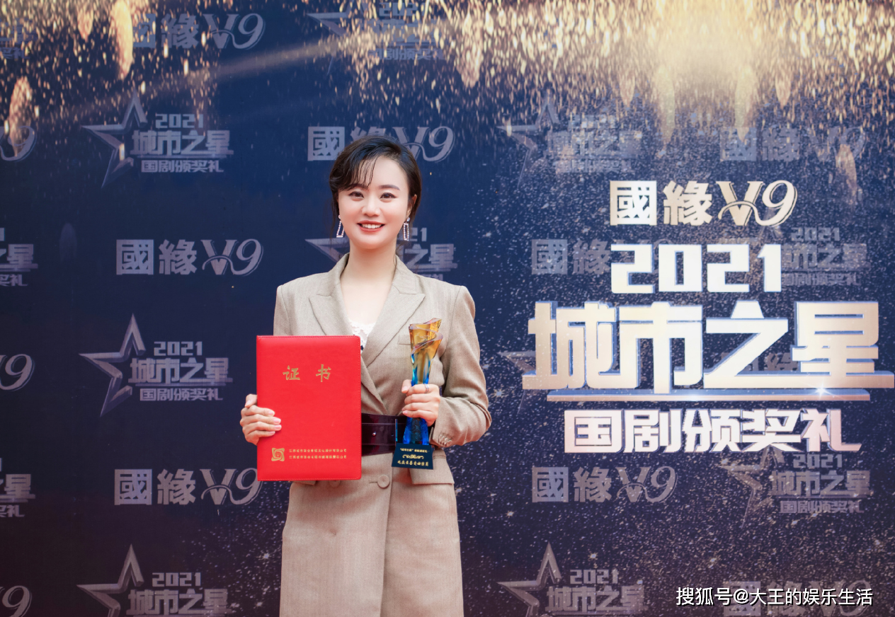 曾为角色扮丑,演技精湛,出道多年低调拍戏_何翯_表演_观众