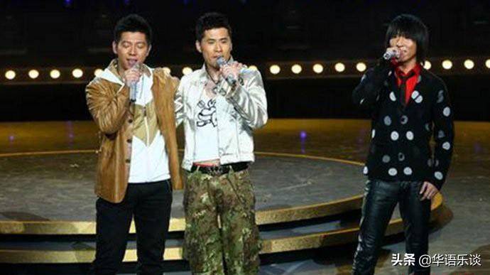 和胡海泉代表的组合羽泉,在歌坛曾经是常被联系在一起的两个名字,比如