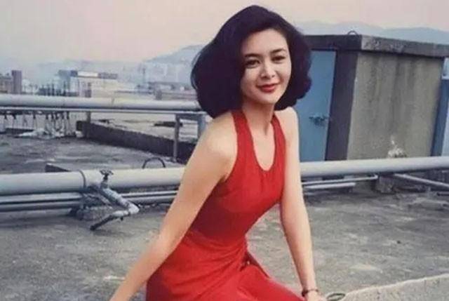 刘銮雄身家千亿却避税,关300家公司套现500亿,妻女早