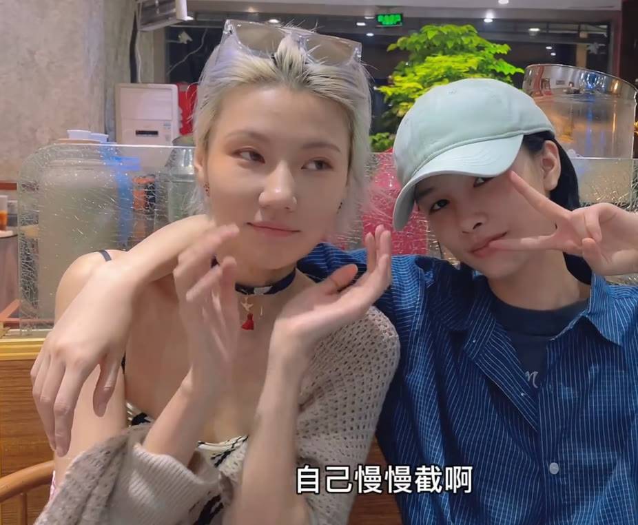 陈露闺蜜晒旧照?