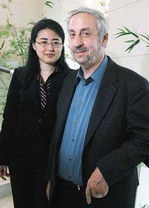 北大才女为爱放弃中国国籍,嫁给比自己大25岁导师,现状如何?