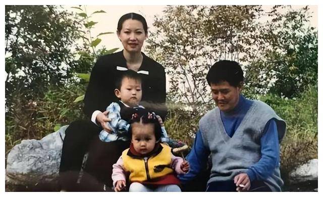 "你怎么来了?"葛淑珍有些惊讶地看着他."我听说你生病了来看看你.