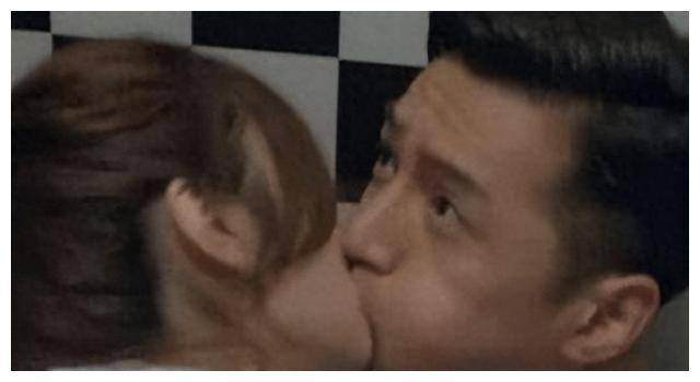 娱乐圈"吻戏一姐"惊人吻技,张嘉译嘴亲肿,胡歌也被亲到吐!