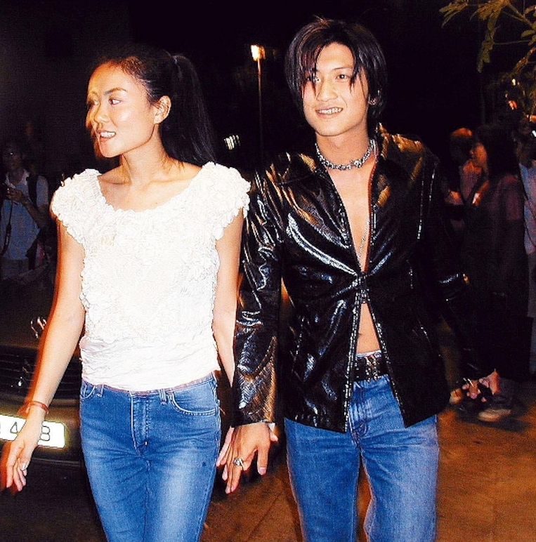 王菲谢霆锋年后首秀恩爱!