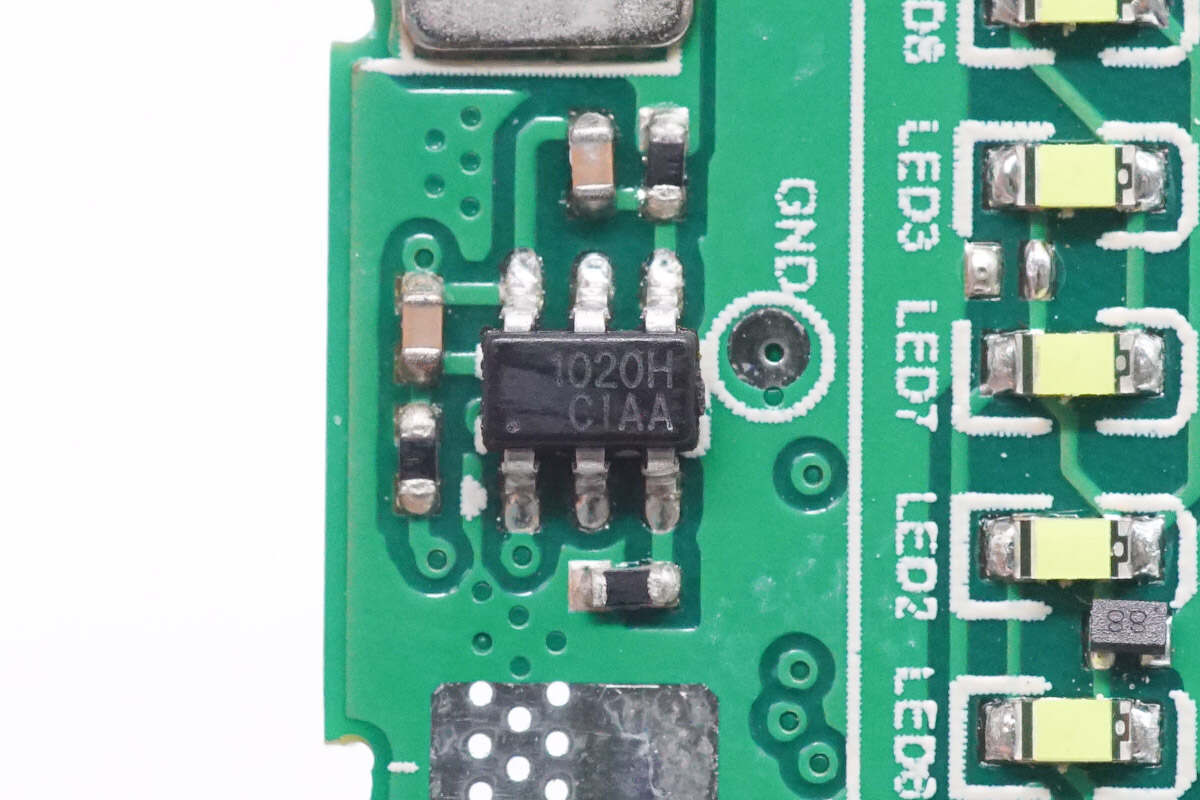 芯片,采用sot23-6封装,芯片内置高精度电压检测电路和电流检测电路