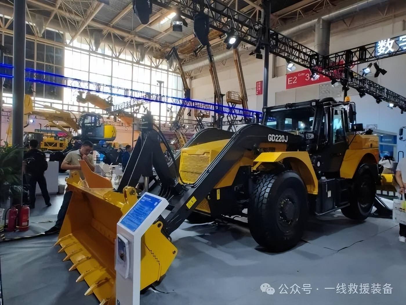 高速救援的速度与激情,高速多用工程车时速高达120公里/时,具备9种